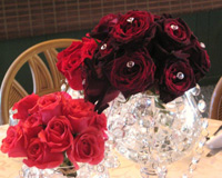 Red velvety roses in a Maui wedding centerpiece