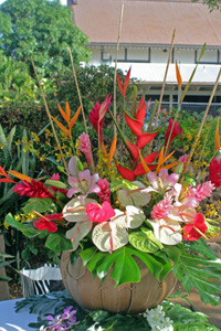 Maui tropical bouquet in outside table setting