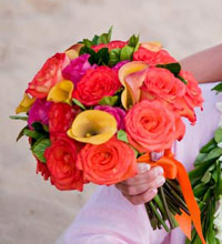 Round rose bouquet for a Maui beach wedding