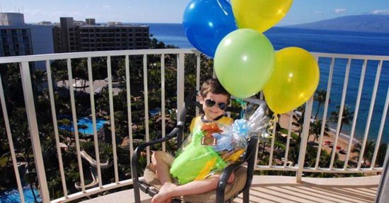Happy kid on Maui with special keiki basket